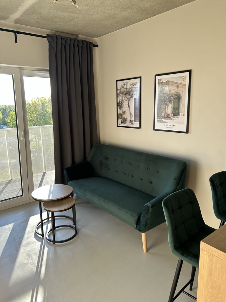 Mikrocement na podłodze w salonie