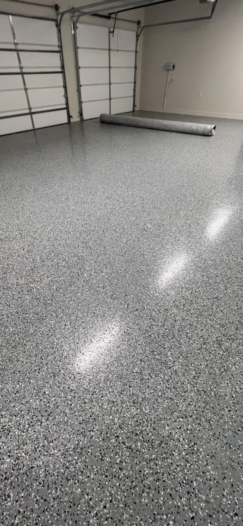 Żywica epoksydowa na posadzce w garażu