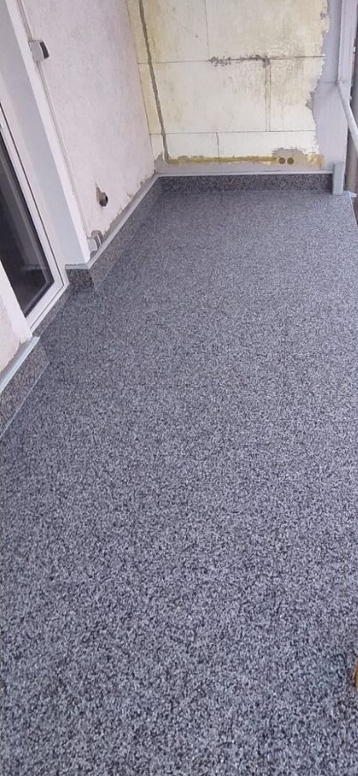 balkon wykonany technologia kamienny dywan